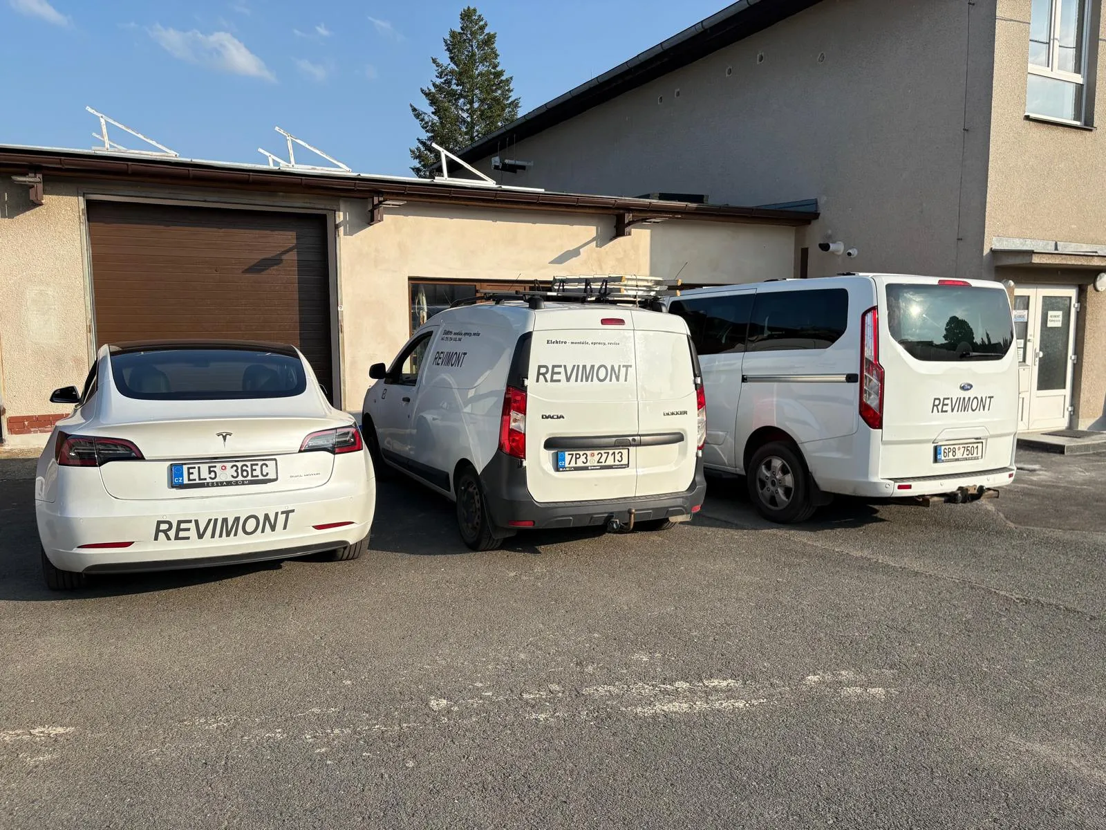 Elektrotechnik při práci na vedení