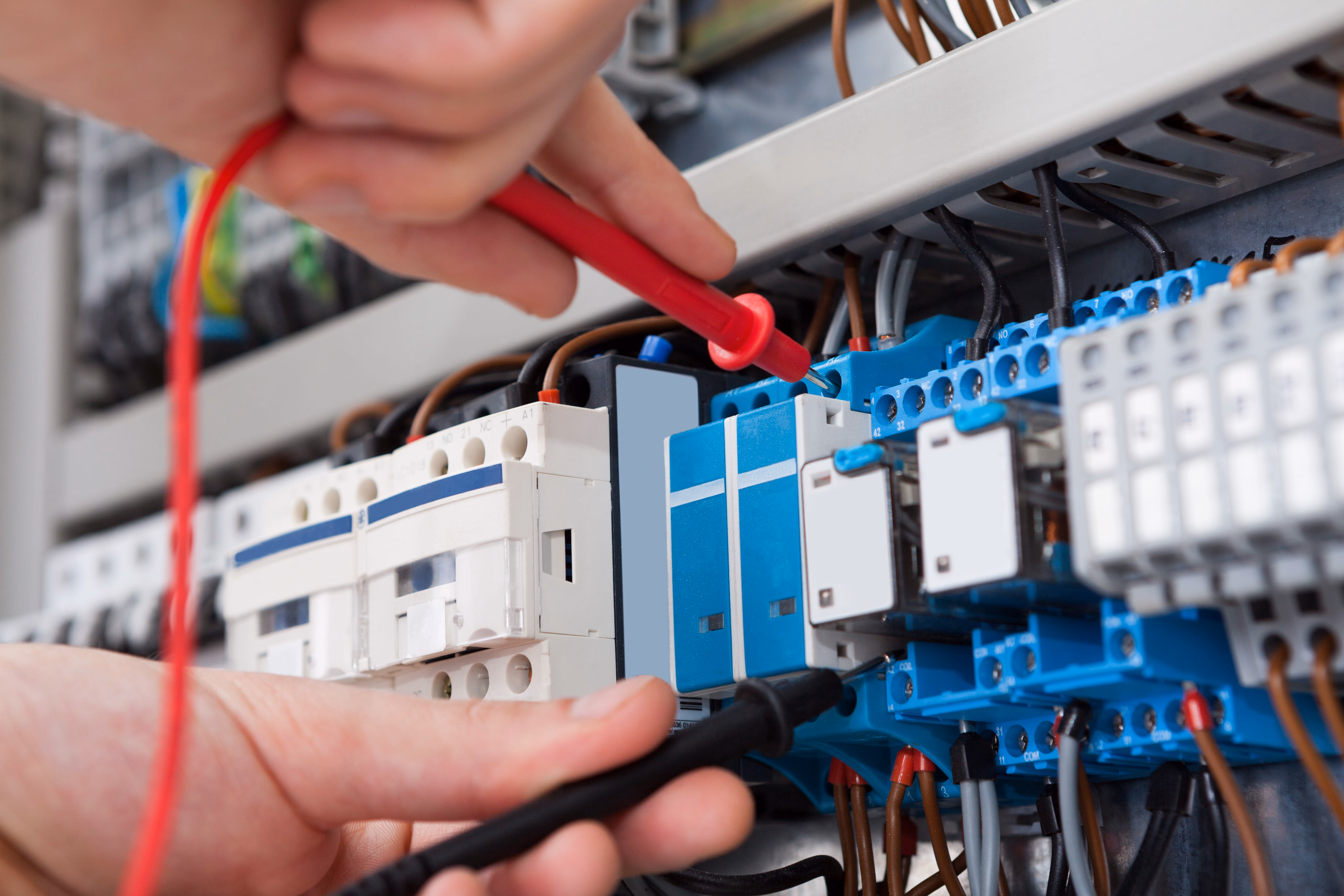 Revize elektroinstalace — technický rozvaděč a elektrické rozvody bez osob